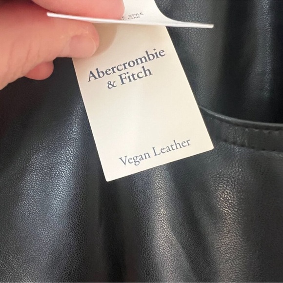 Abercrombie & Fitch 90’s Straight Ultra High Rise Black Faux Leather Pants - Picture 8 of 15